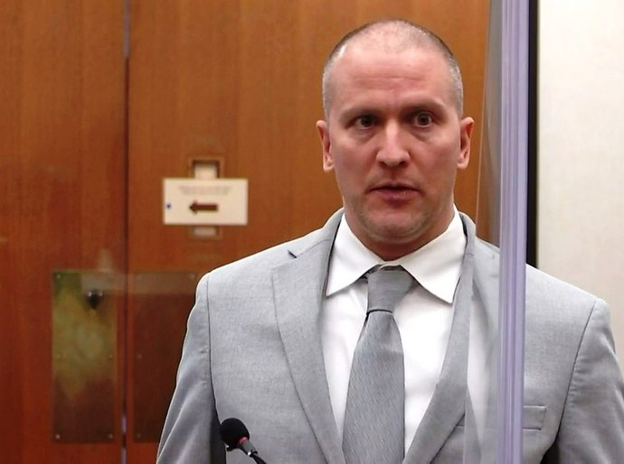 Ex-policial Derek Chauvin é condenado a 22 anos e meio de prisão pela morte de George Floyd