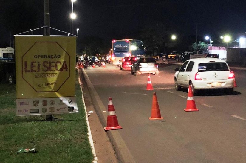 Operação Lei Seca autua 51 motoristas por irregularidades no trânsito