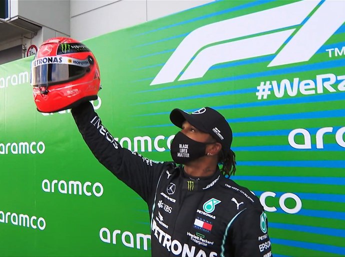 Hamilton vence GP de Eifel e iguala recorde de Schumacher