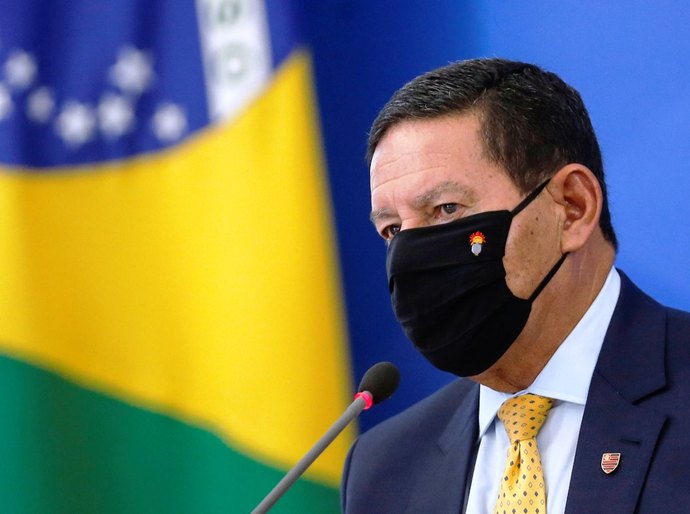 Mourão alfineta Macron e cita desmatamento ilegal na Guiana Francesa