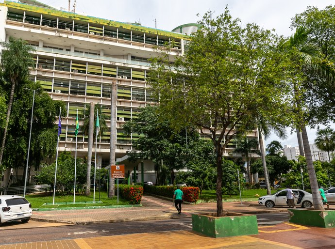 Prefeitura de Cuiabá paga salário, prêmio saúde e movimenta R$ 93,5 milhões