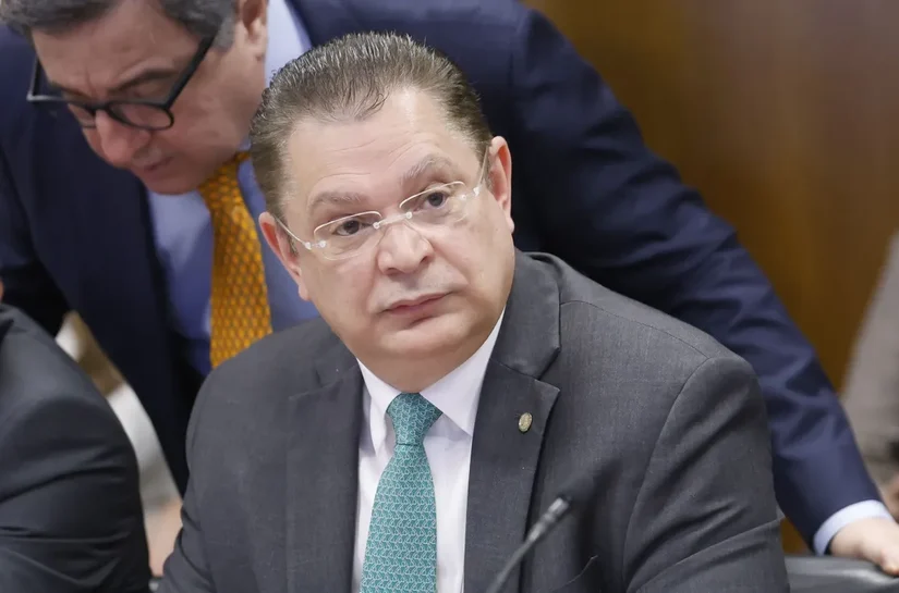 Operação mira nomes ligados a Sóstenes Cavalcante, líder do PL na Câmara