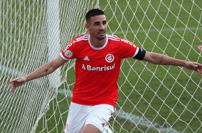 Inter vence e segue líder do campeonato brasileiro