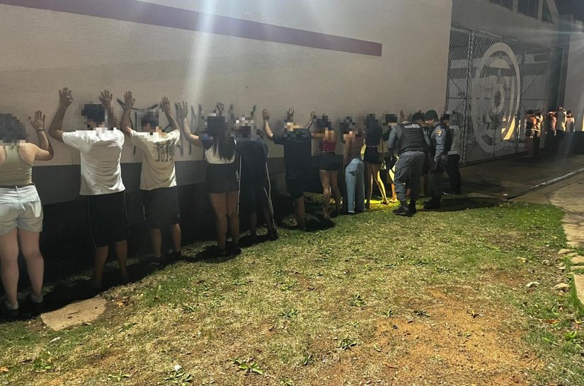 Veja Fotos e Vídeo: PM fecha festa em Cuiabá com álcool, cocaína e maconha em Cuiabá e leva 26 para a delegacia, inclusive adolescentes