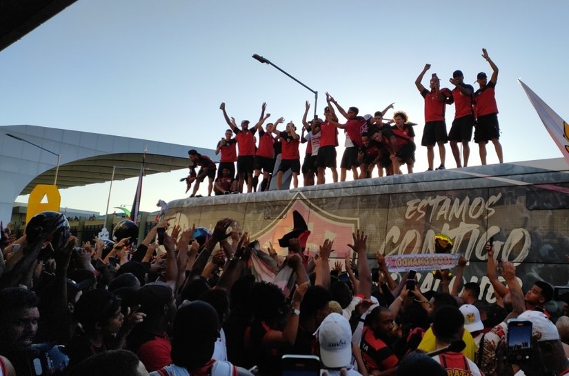 Vitória é campeão da Série B, primeiro título nacional do clube em 124 anos de história