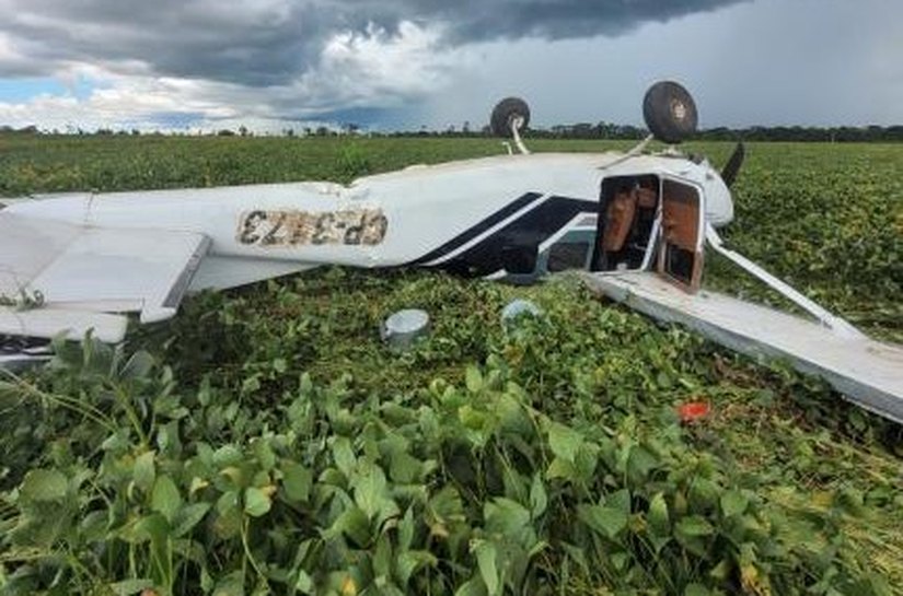 Veja Fotos e Vídeo: Avião monomotor boliviano que transportava mais de 400 kg de cocaína cai em MT