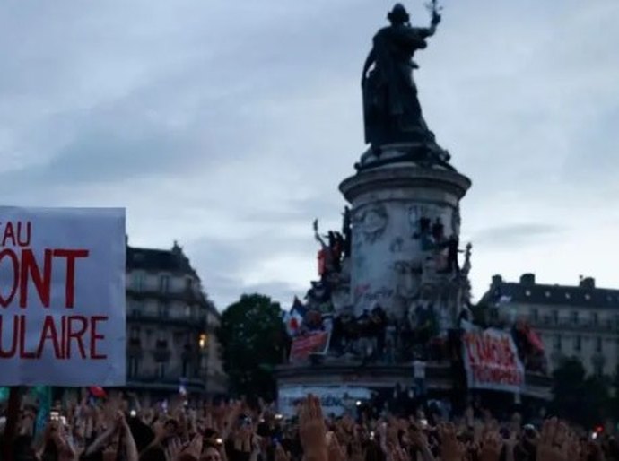 Projeções indicam vitória surpreendente da esquerda em eleição legislativa na França