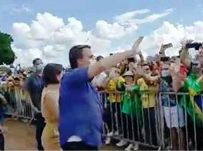 CPI da Covid aprova pedido de informação sobre passeios de Bolsonaro durante a pandemia