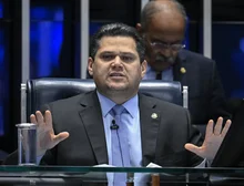 Alcolumbre diz ter apoio para acelerar 6x1 e votação deve ser quarta