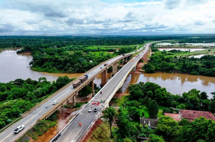 Governo de MT inaugura ponte na BR-163 em VG e entrega asfalto novo da MT-400 e de 4 bairros de Cuiabá