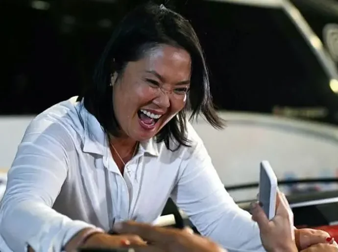 Keiko Fujimori alcança vantagem irreversível e deve ser confirmada vencedora no Peru, mas Sánchez ainda contesta resultado
