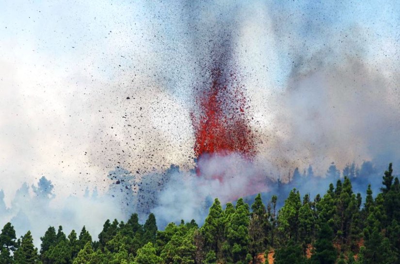 Vulcão Cumbre Vieja entra em erupção no Arquipélago das Canárias