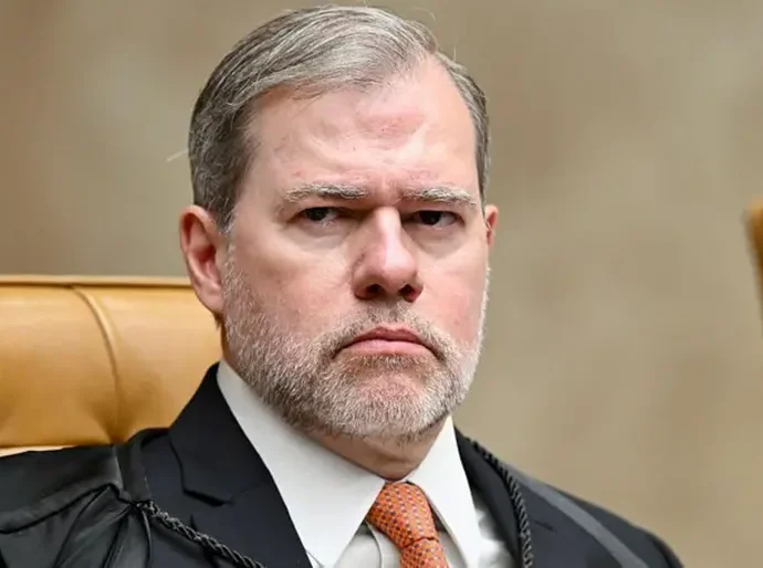 Toffoli e Moraes deveriam se declarar suspeitos no caso do Banco Master, diz especialista em regulação