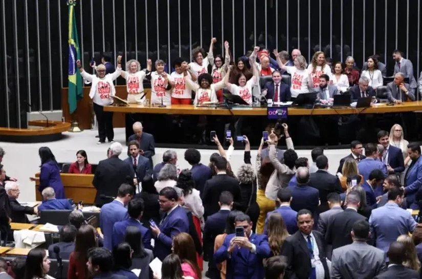 Fim da escala 6x1 é aprovada na Câmara e proposta vai ao Senado: 'Dia histórico'