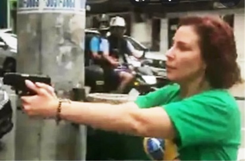 Gilmar Mendes determina que PGR ouça Carla Zambelli sobre conduta da deputada ao sacar arma e perseguir homem em SP
