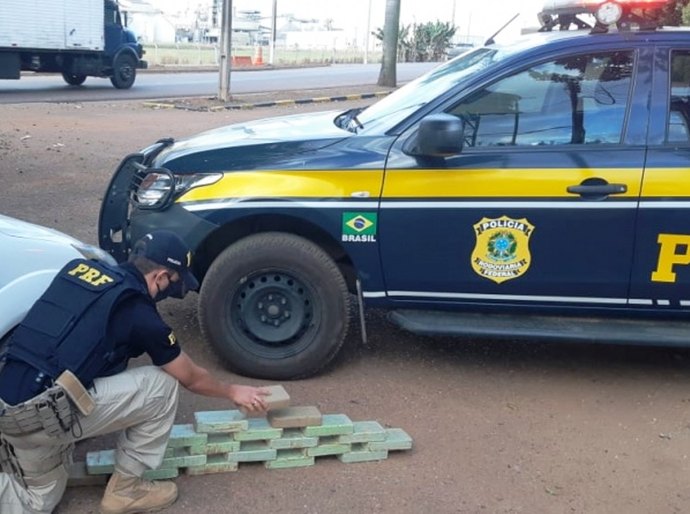 Veja Foto e Vídeo: Casal é preso pela PRF transportando 20 KG de cocaína na BR 070 em MT