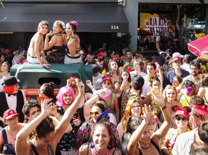 Carnaval: SP cancela 24 blocos; governador da Bahia diz ser impossível fazer festa