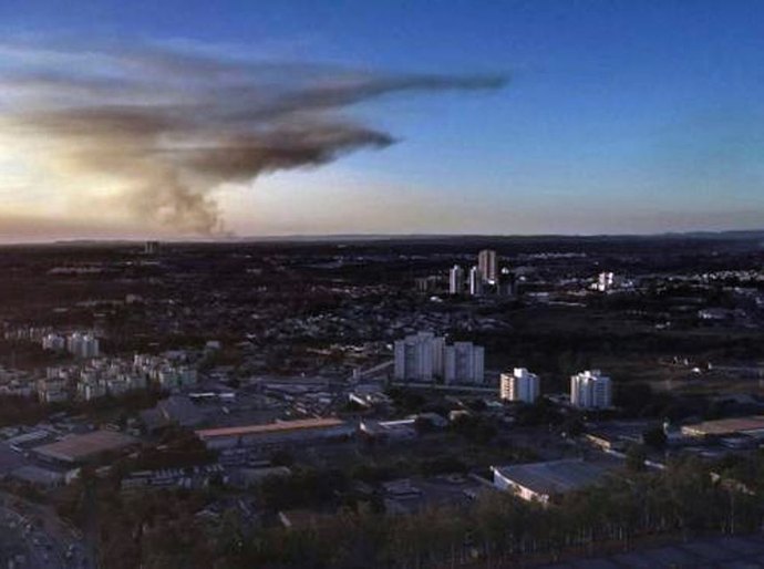 Nuvem gigante de fumaça assusta moradores e elevado número de incêndios pode agravar pandemia em MT