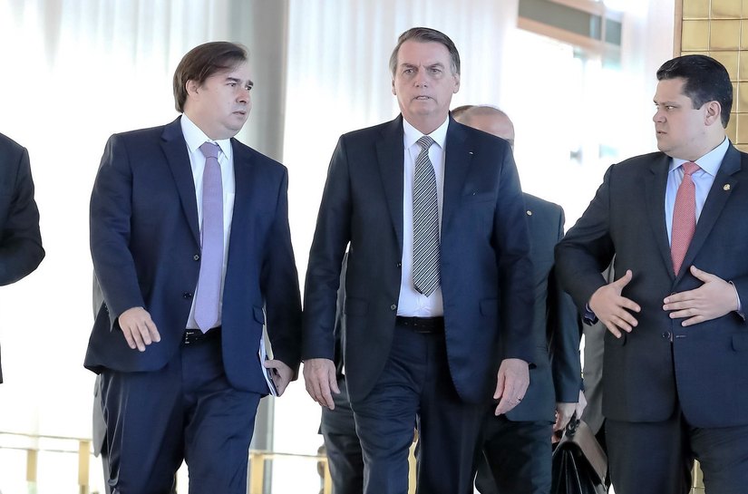 Bolsonaro organiza reunião com governadores, STF e Congresso