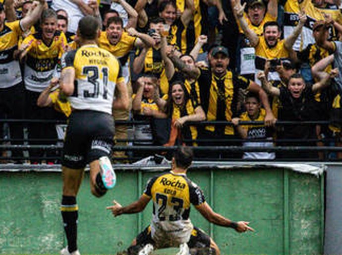 Criciúma vence jogando em casa e garante acesso à Série A do Brasileirão