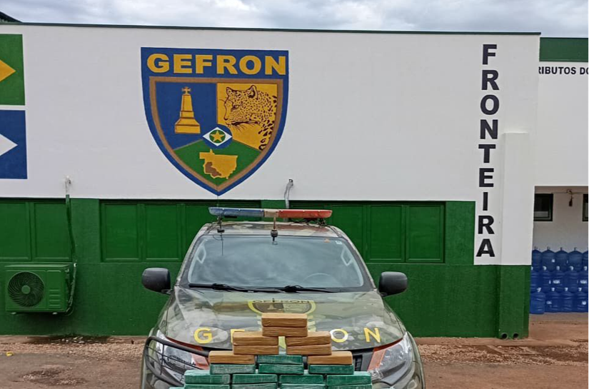 Gefron apreende 48 tabletes de cocaína e causa prejuízo de R$ 864 mil às facções criminosas