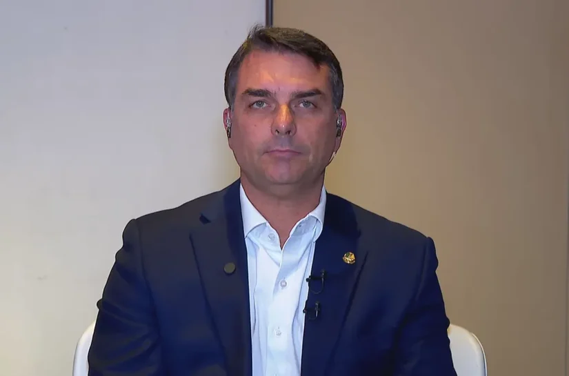 Flávio visitou Vorcaro após ex-banqueiro ser preso em 2025