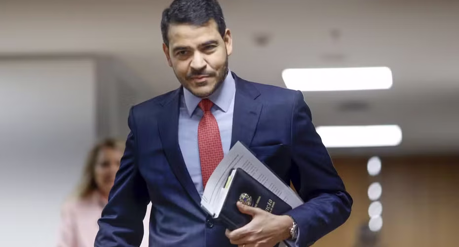 Relator apresenta parecer favorável à indicação de Jorge Messias para o STF