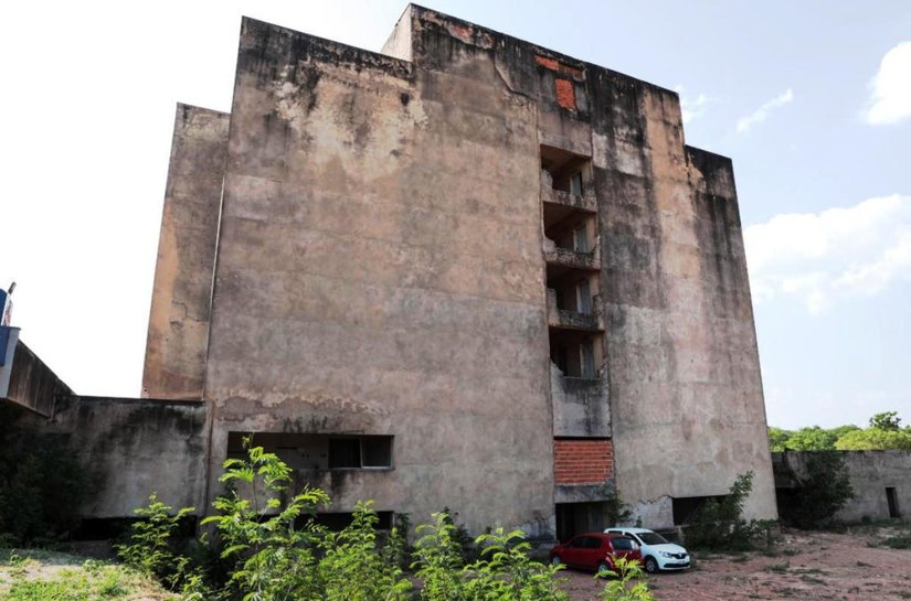 Mauro Mendes assina ordem de serviço para retomada de obra do Hospital Central