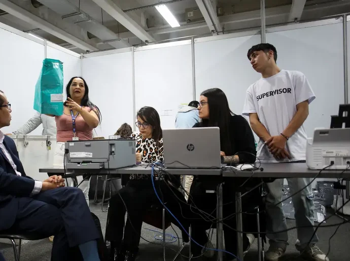 Presidente Petro denuncia fraude contra o voto na eleição da Colômbia