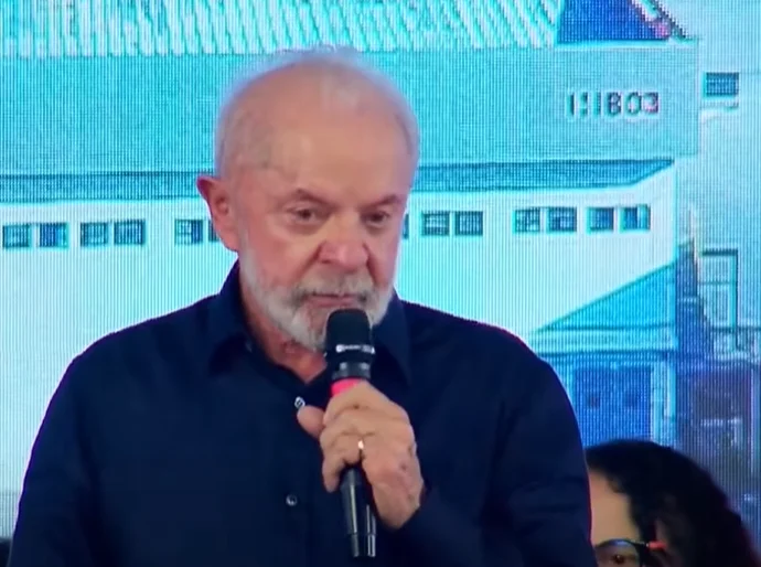 Trump fez uma insensatez com o Brasil, diz Lula após novas sanções dos EUA