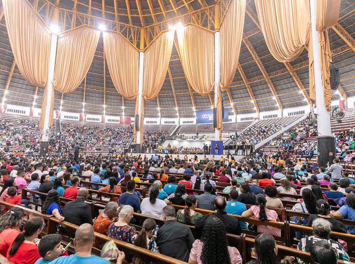 Veja Fotos: Fé, caravanas e participação regional movimentam a economia durante o Carnaval