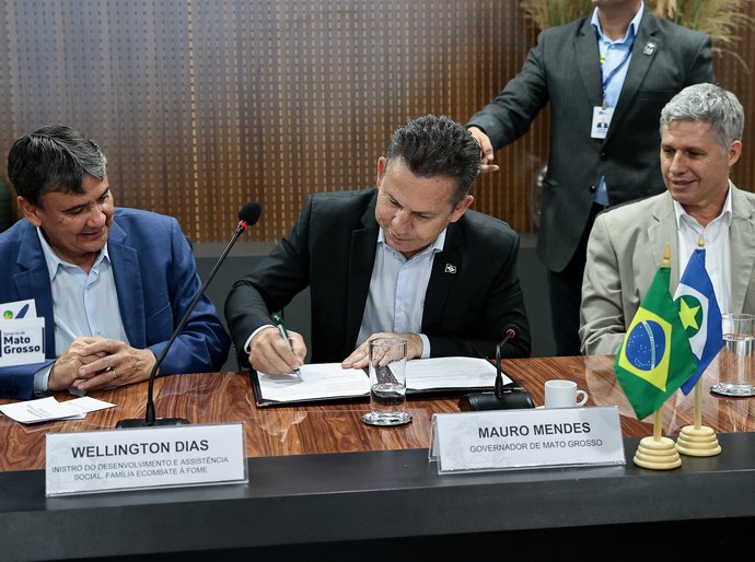 Mendes assina convênios com ministros para o combate à fome, qualificação e empregabilidade em MT