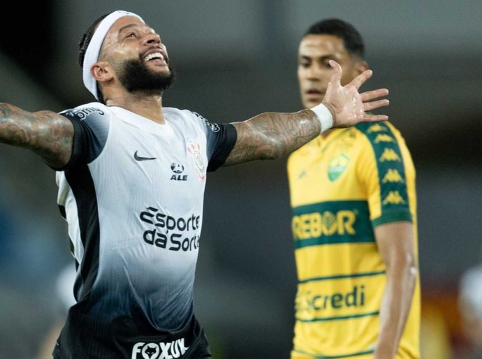 Com gol de Memphis, Corinthians vence e mantém o Cuiabá estacionado no Z-4 do Brasileirão