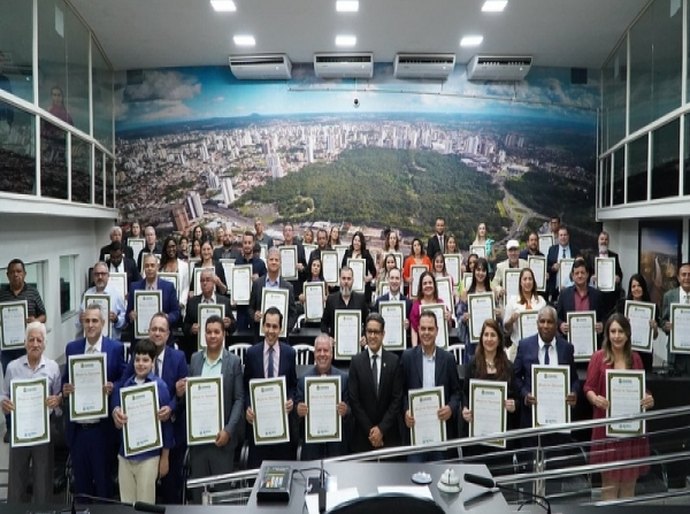Câmara entrega moção de aplausos a contadores e celebra importância da profissão