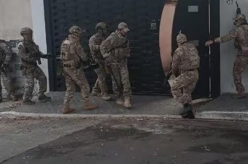 PF faz megaoperação contra grupo que vendeu 43 mil armas a facções brasileiras