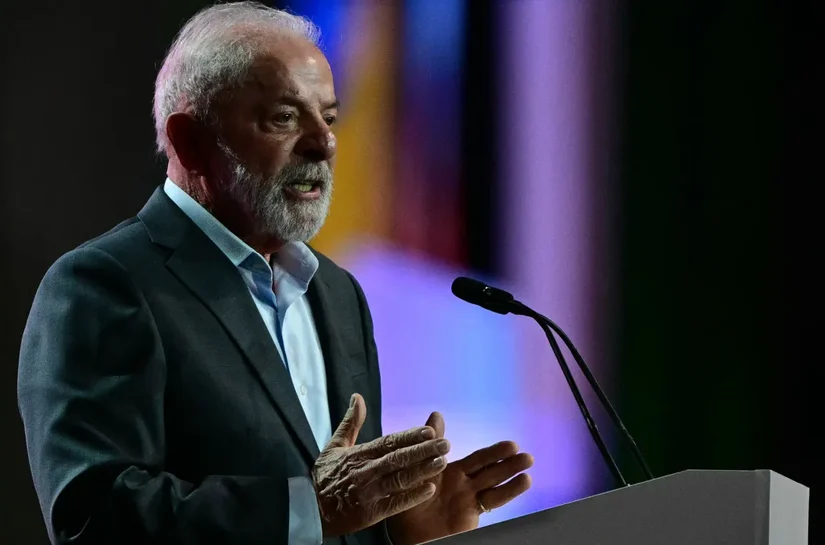 Lula assina decreto que muda regras do vale-refeição e alimentação e cria teto para taxas