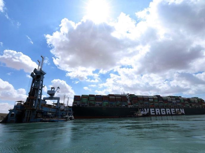 Rotas alternativas ao bloqueio do canal de Suez não são viáveis para todos e oferecem risco de ataques