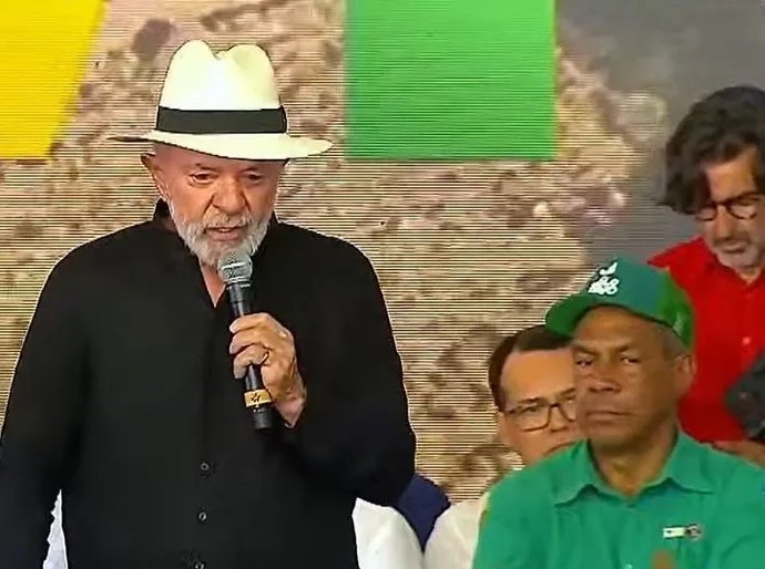 Lula defende regulação de redes: 'Tudo tem controle, menos os aplicativos'