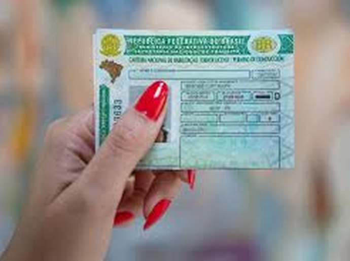 Governo lança aplicativo com aulas gratuitas para CNH e oficializa novas regras nesta terça