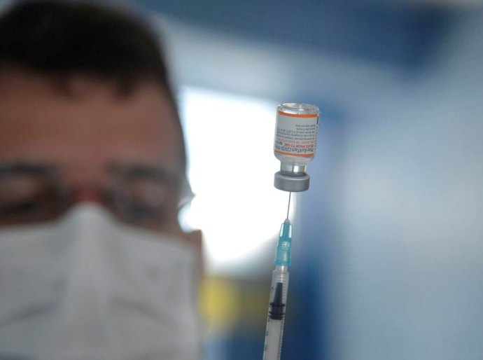 Brasil começa a aplicar vacina bivalente contra covid-19