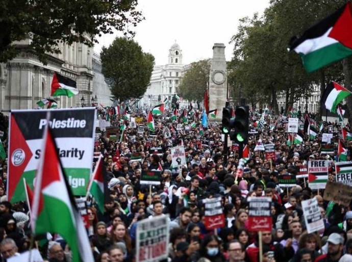 Protestos em apoio aos palestinos reúnem milhares de pessoas ao redor do mundo