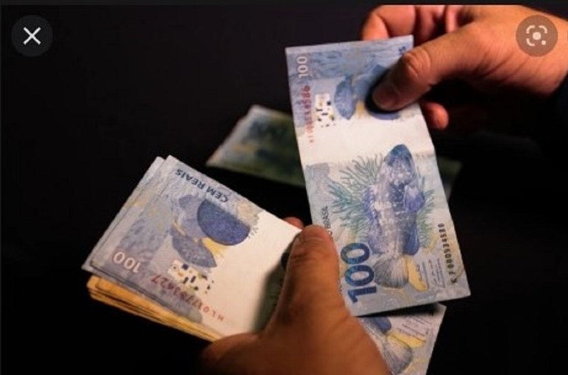 Renda domiciliar por pessoa cai 6,9% em 2021 ao menor nível em 10 anos, diz IBGE