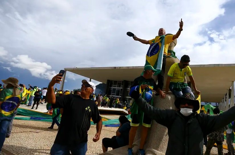 Um ano após tentativa de golpe, STF mantém 66 presos