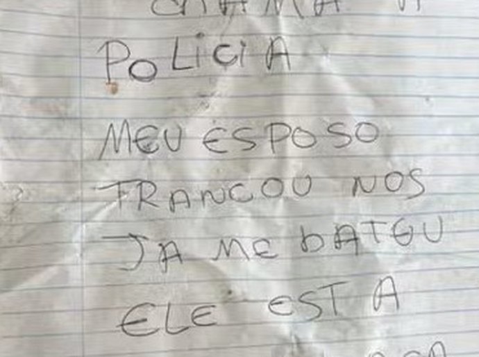 Bilhete de socorro salva mãe e duas crianças mantidas em cárcere em MT: “meu esposo nos trancou”