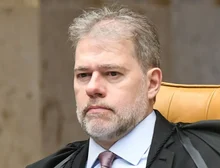 Senadores protocolam impeachment de Toffoli por atuação no caso Master