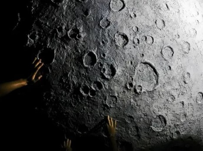 Quem é o dono da Lua?