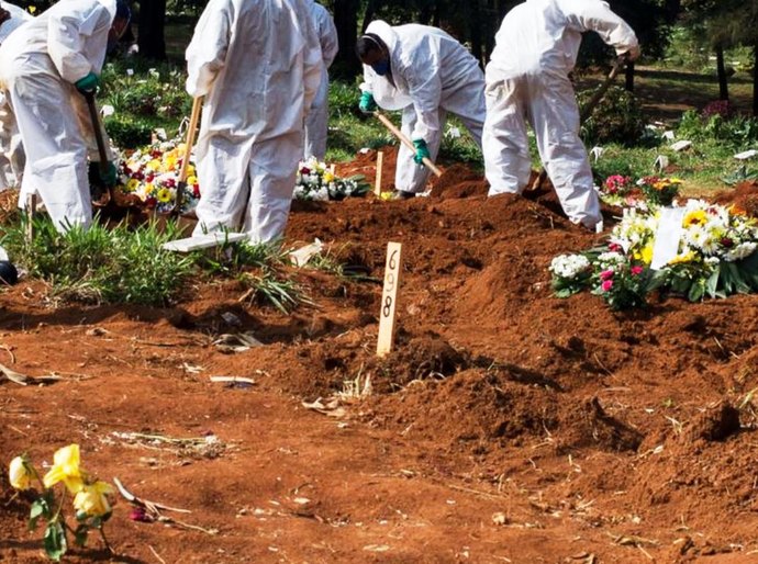 Brasil bate recorde com 2.340 mortes por Covid; total passa de 280 mil vítimas