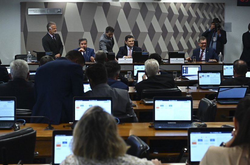 CCJ do Senado aprova PEC que criminaliza porte de qualquer quantidade de drogas