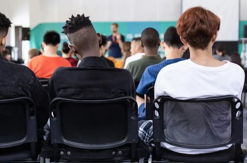 Novo ensino médio: relator retoma carga horária de formação básica