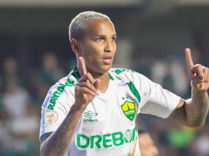 Deyverson decide e Cuiabá vence Goiás fora de casa